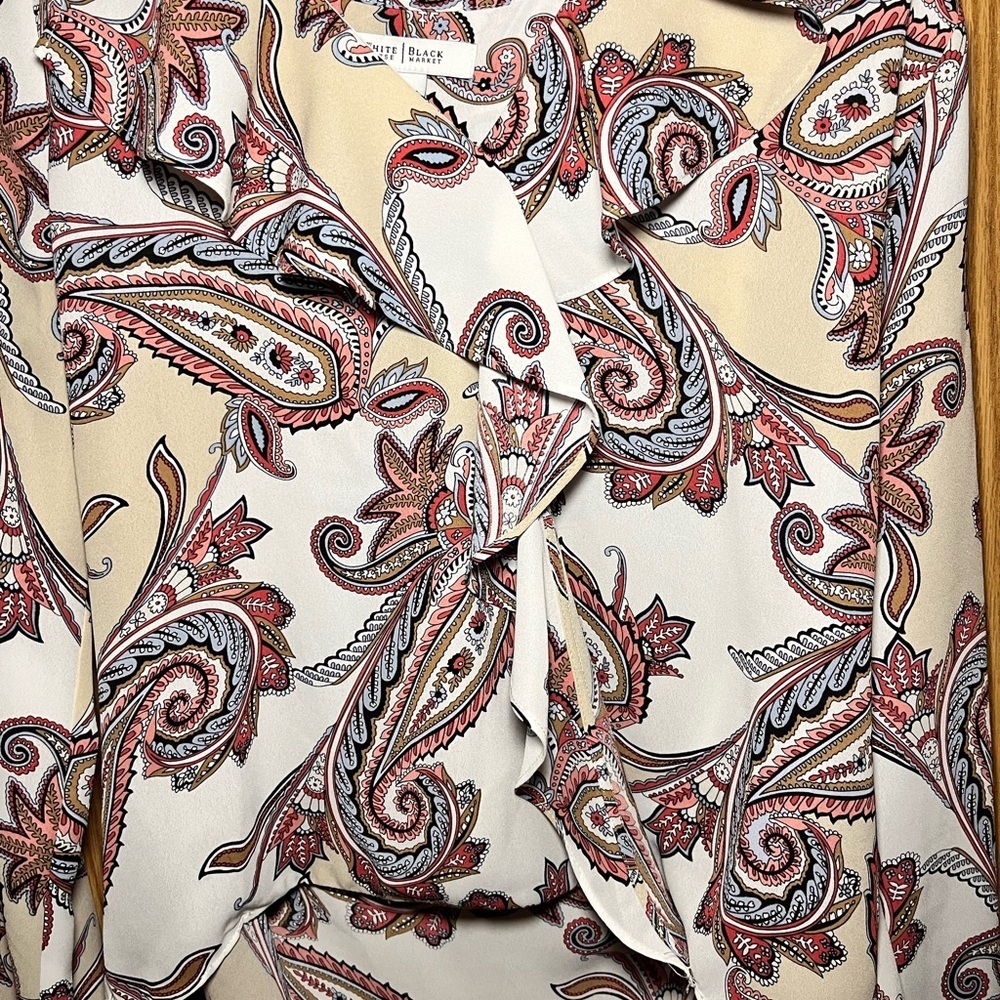 White House Black market Paisley Print Women's Top - Cream and Red - Picture 2 of 4